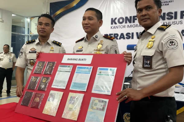 Working in Batam on visitor visas, six foreigners detained