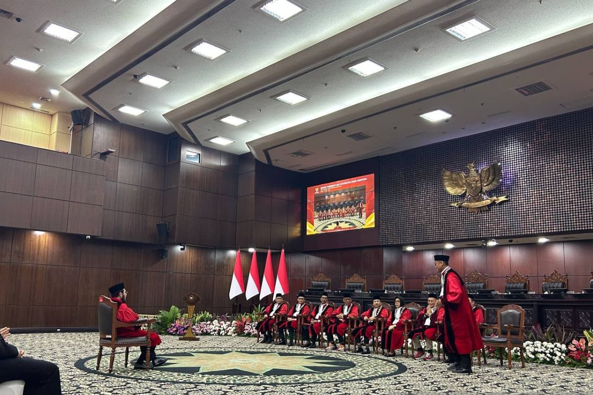Constitutional Court Justice Liliek Prisbawono Adi Begins Sessions at MK