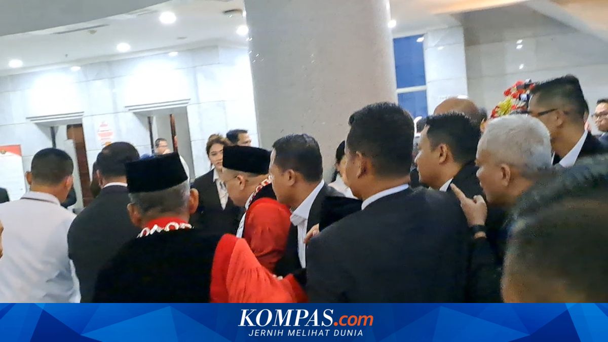 Anwar Usman Faints After Retirement Ceremony at Constitutional Court Building