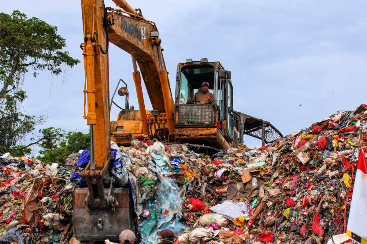Landfill Closures in Bali Lead to More Trash Burning Impacting Tourist Vacations