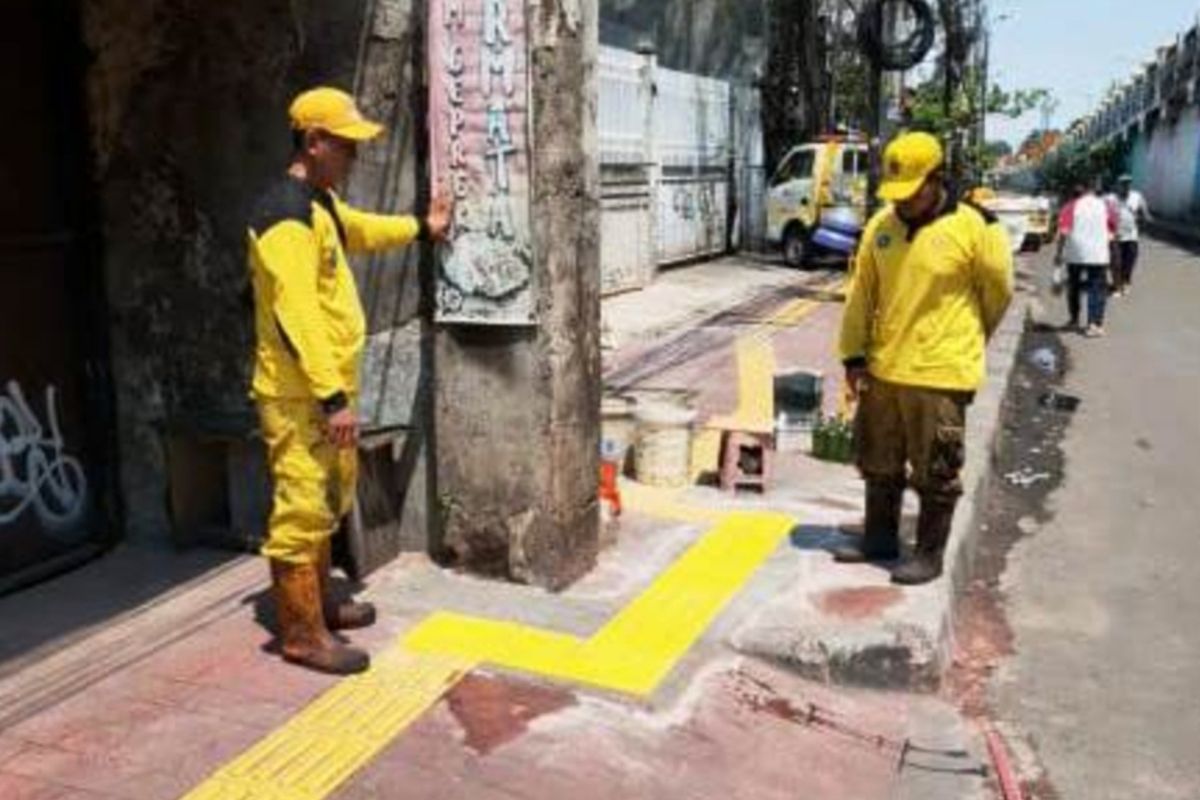 West Jakarta improves disability guiding blocks obstructed by wall