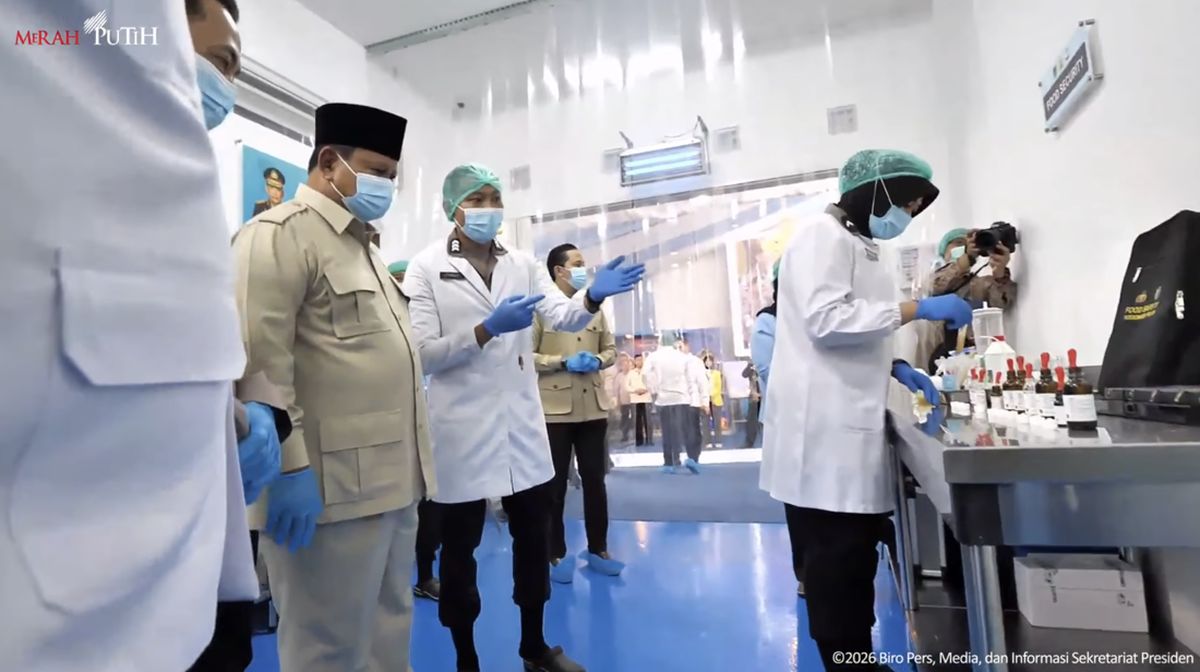 Poltracking Survey: Free Nutritious Meals Programme Bolsters Public Satisfaction with Prabowo