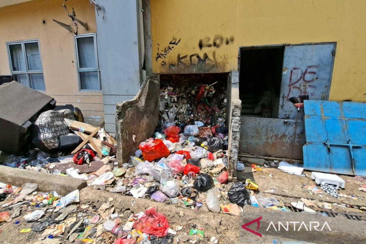 Investigating the Waste Problem in West Jakarta
