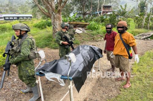 Houses Burned, Residents Evacuate, TNI Drones Monitor Armed Perpetrators