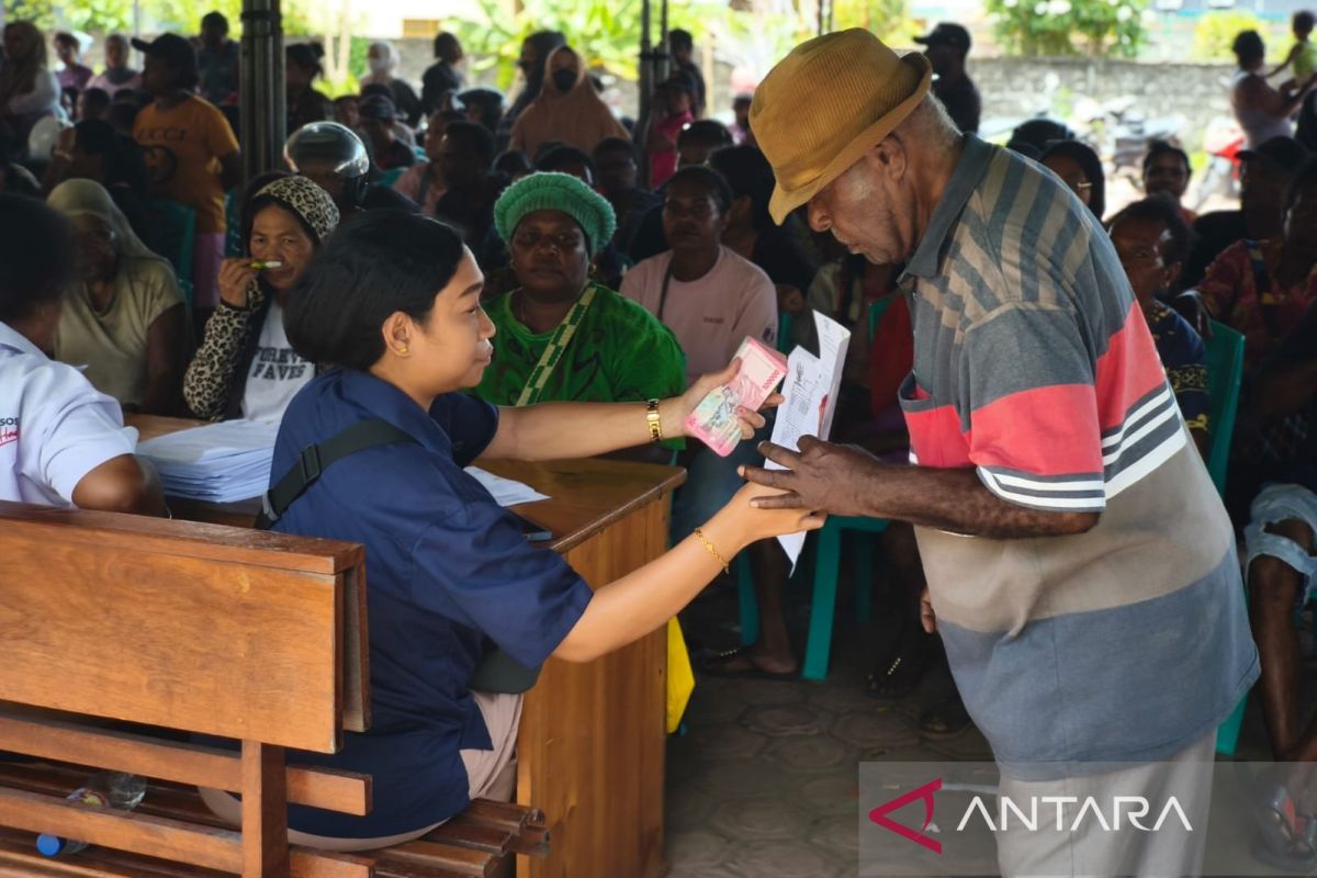 Red-White Co-ops offer income opportunities for social aid recipients