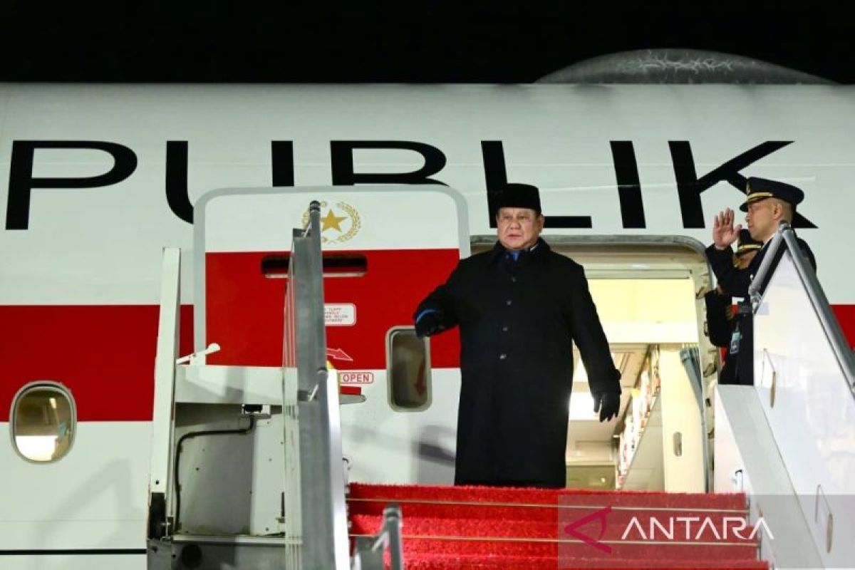 Prabowo arrives in Paris, set to meet Macron at Élysée Palace