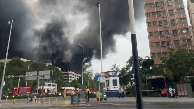 BYD Car Park Building Catches Fire, Thick Black Smoke Billows