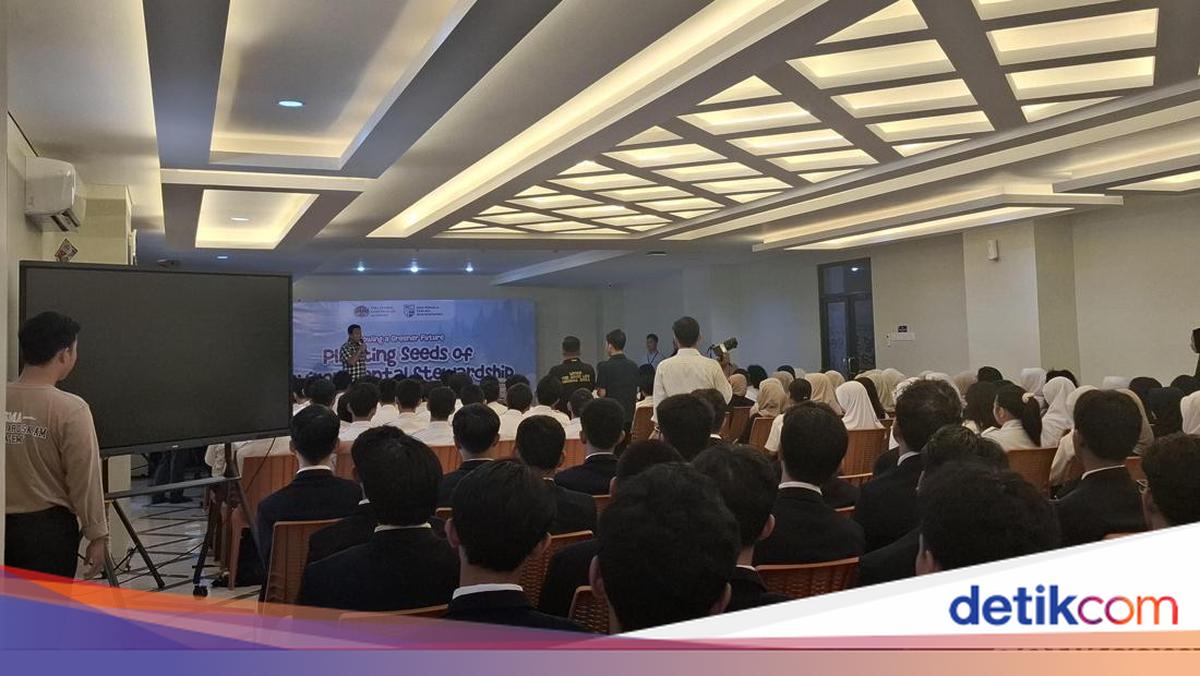 SMA Kemala Taruna Bhayangkara Invites German Activist to Discuss Environmental Issues