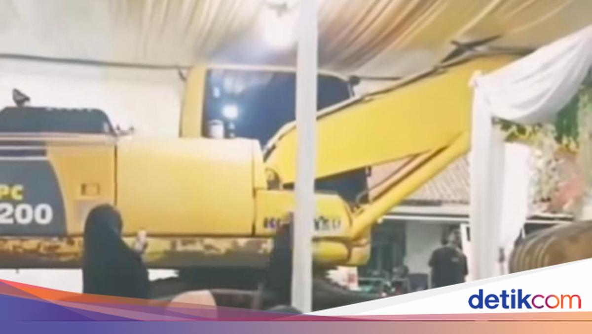 Viral Video: Excavator Crashes Through Wedding Party Tent in Tempel, Sleman