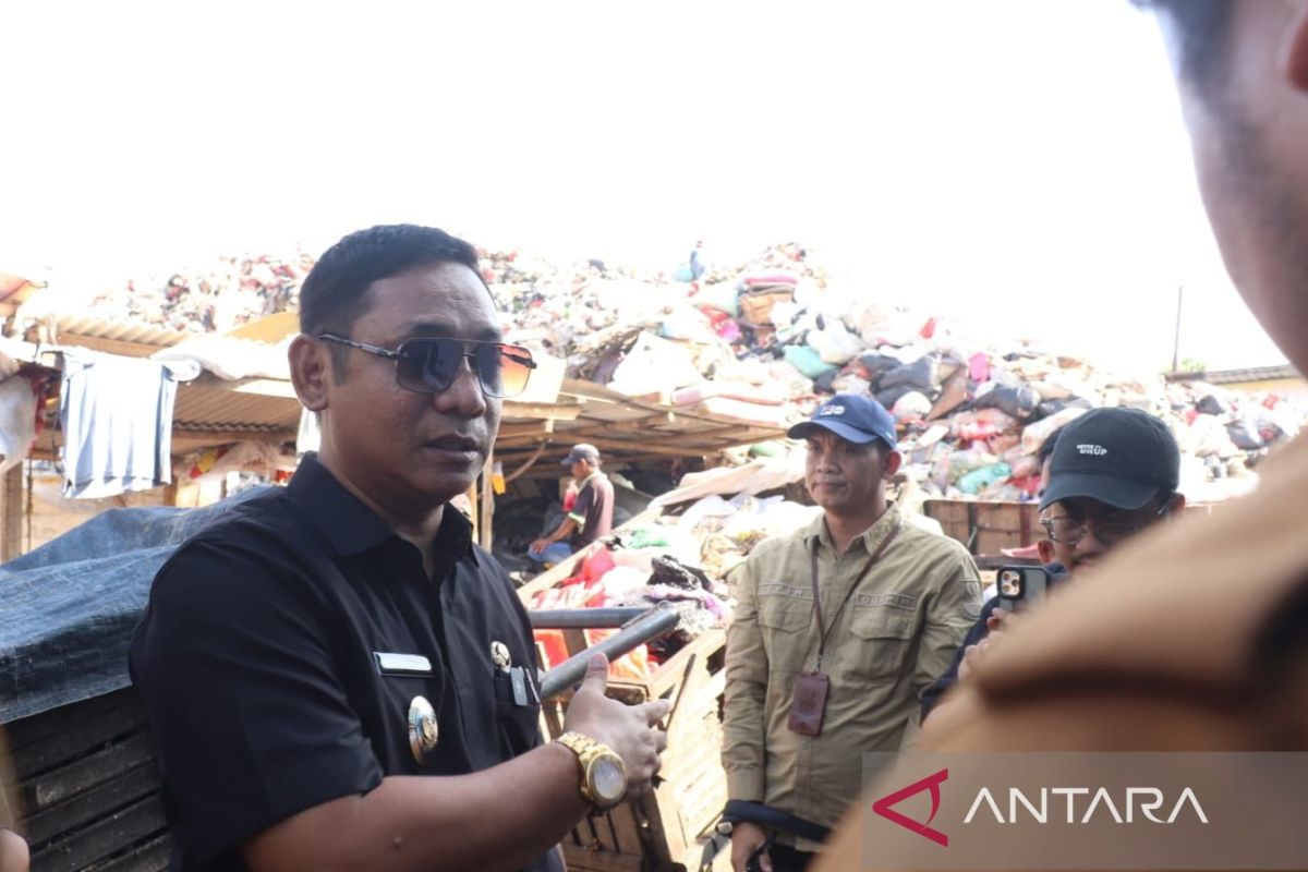 Bekasi Regency Closes Illegal Waste Site in Sriamur, North Tambun, Amid Resident Concerns