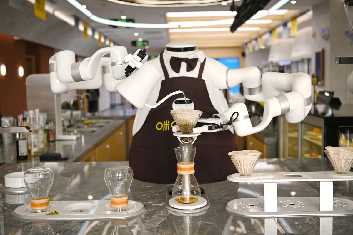 Stanford Report Says China Leads Global AI Publications and Patents