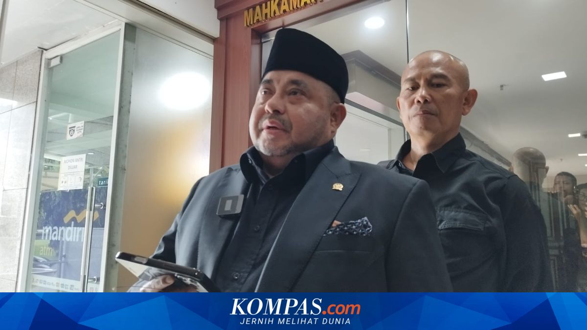 While Crying, PKS's Aboe Bakar Apologises for Accusing Ulama of Narcotics Involvement in Madura