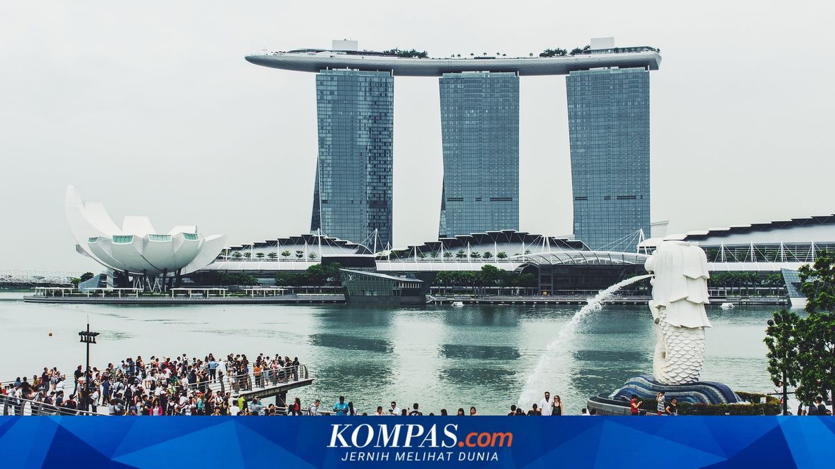 Weakening Economy Prompts Singapore to Tighten Exchange Rate Policy