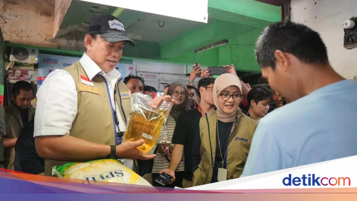 BULOG CEO Inspects Markets in Jakarta to Ensure Minyakita Stock Availability