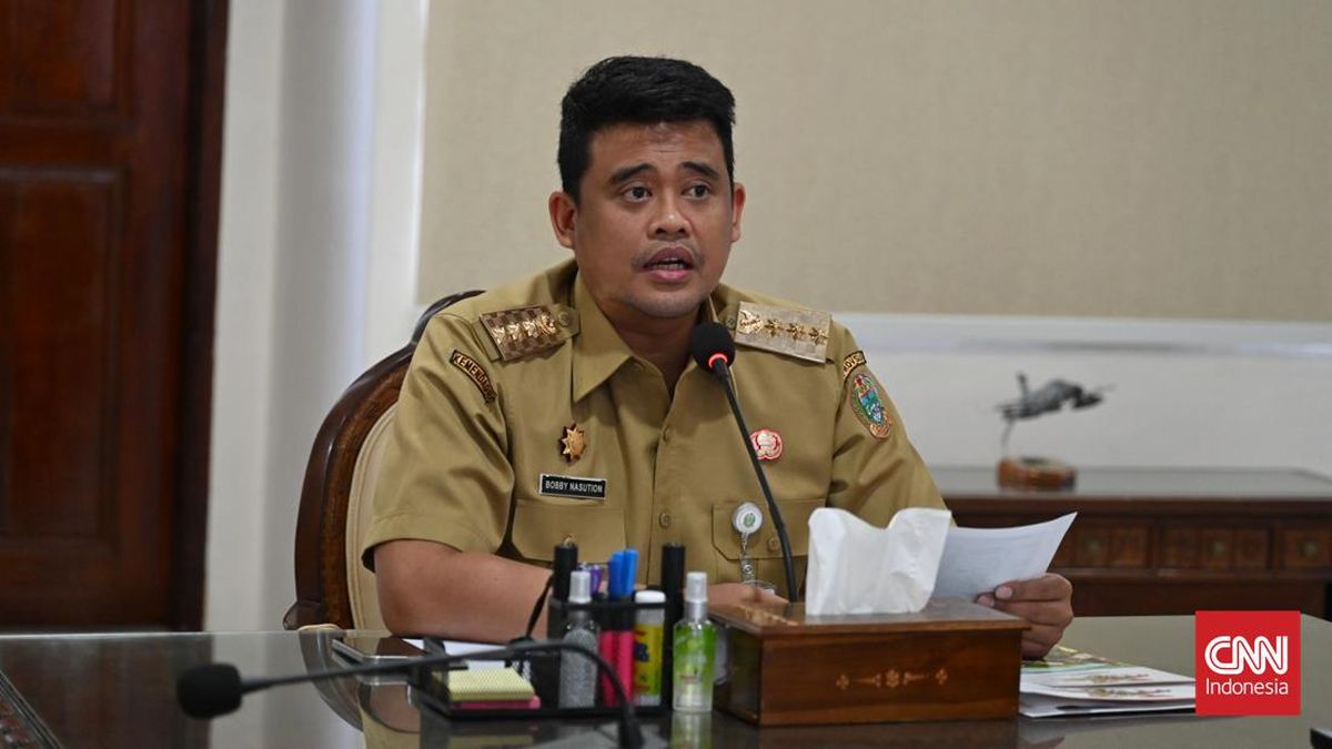 Bobby Loses Temper with Tukka District Head in Tapteng over Slow Work, Masinton Mediates