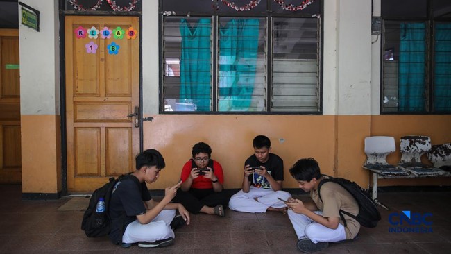 The Whole World is Severely Addicted, Government Finally Takes Action