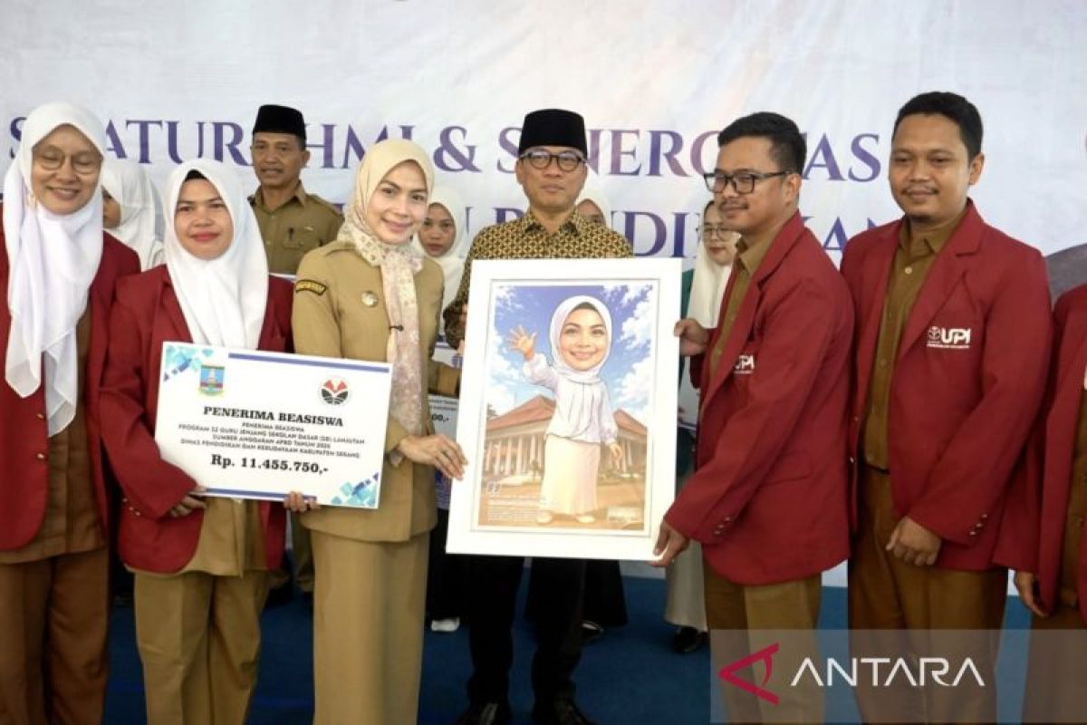 Minister of Villages Promotes Collaboration in Serang to Enhance Education Quality