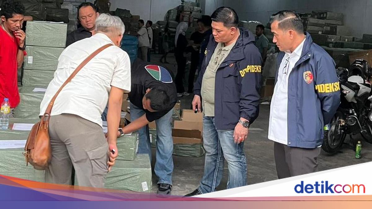 Bareskrim Uncovers Smuggling in North Jakarta, Seizes Thousands of Illegal Imported Mobile Phones