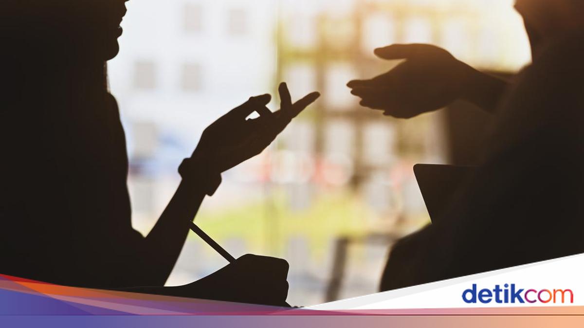 What is a Whistleblower? Definition, Examples, and Forms of Protection