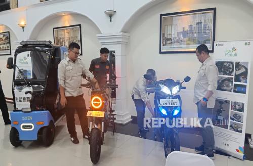 PLN West Java Distribution Unit Strengthens EV Competencies at SMKN 8 Bandung, from Theory to Real Practice