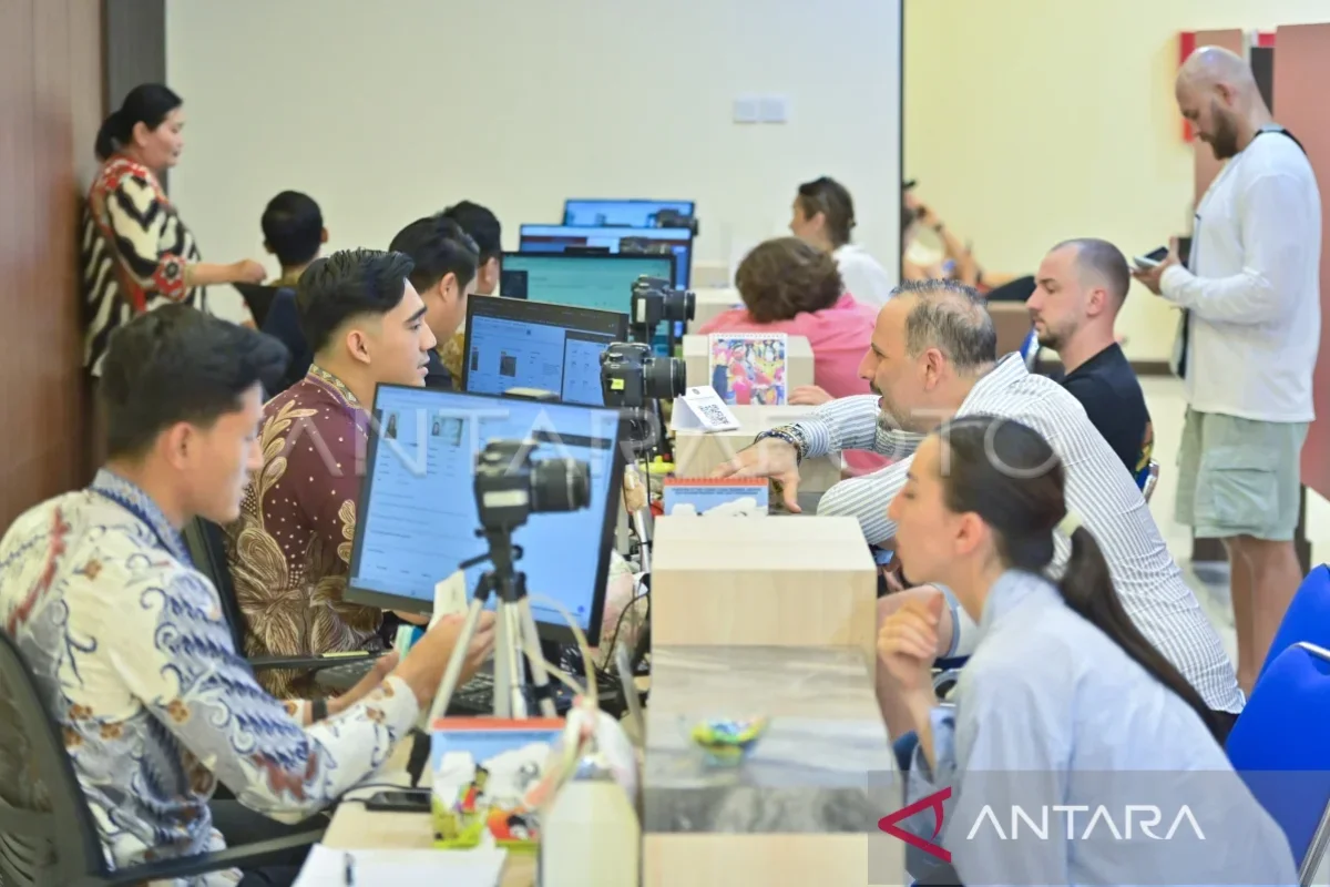 Immigration Makassar Foils Foreigner's Attempt to Forge Passport Using Fake ID Card