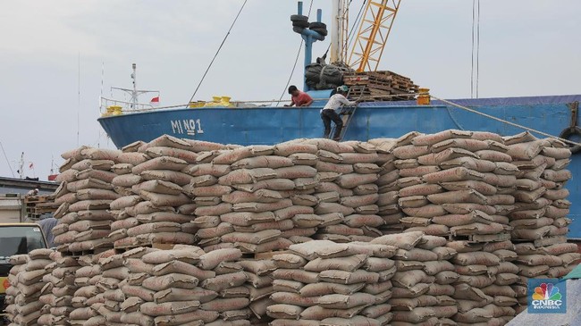 Business Owners Demand Strict Moratorium on New Cement Factory Investments, What's Going On?