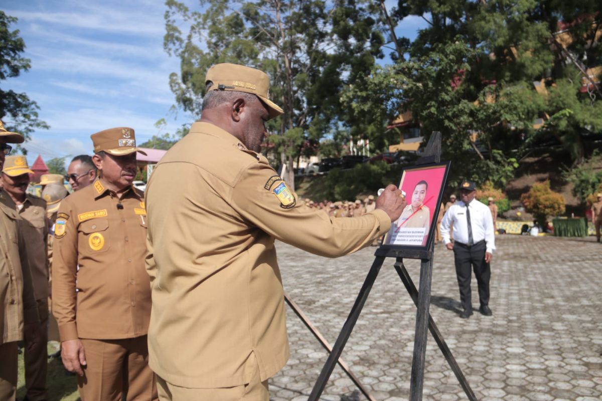 Jayapura City Government Dismisses Eight Civil Servants