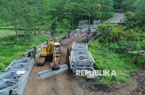 Indonesian Military Constructs Bailey Bridge in Probolinggo Following Landslide