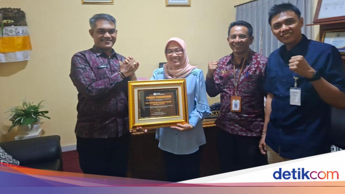 Gianyar PMD Department Receives Village Construction Services Programme Award