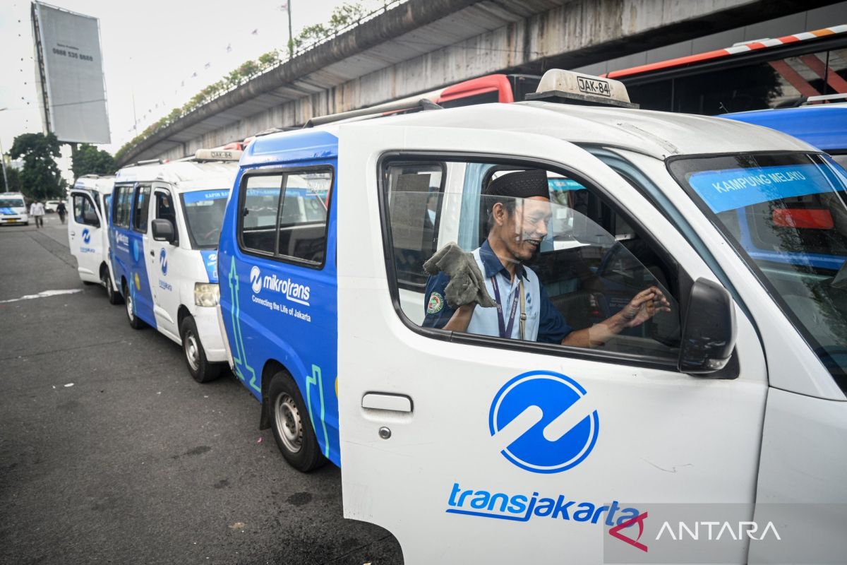 West Jakarta City Government Facilitates Recruitment of 1,000 Mikrotrans Conductors
