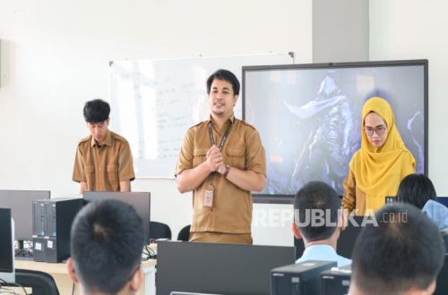Expert Goes to School Programme Prepares SMKN 6 Tangsel Students for the Digital World