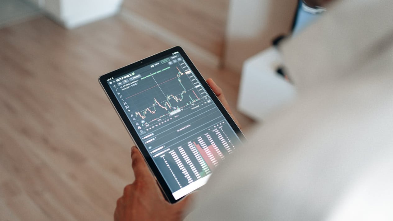 Turbulent Markets: 8 Ways to Invest During a Crisis to Keep Making Profits