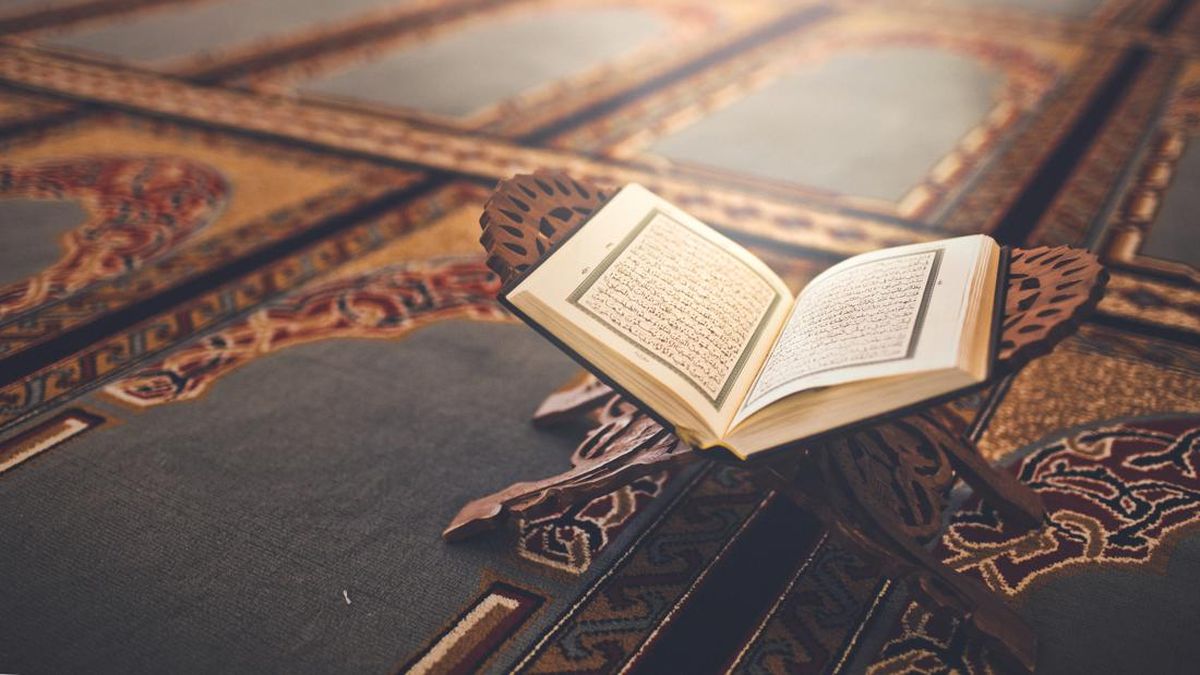 Police: Two Women in Lebak Apologise and Admit Fault for Stepping on the Qur'an