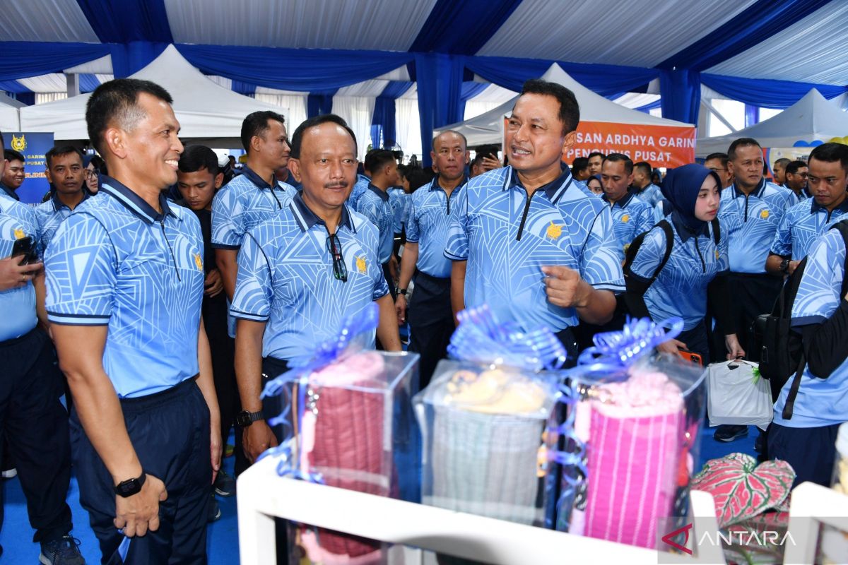 Indonesian Air Force strives to aid residents' economy through affordable bazaars