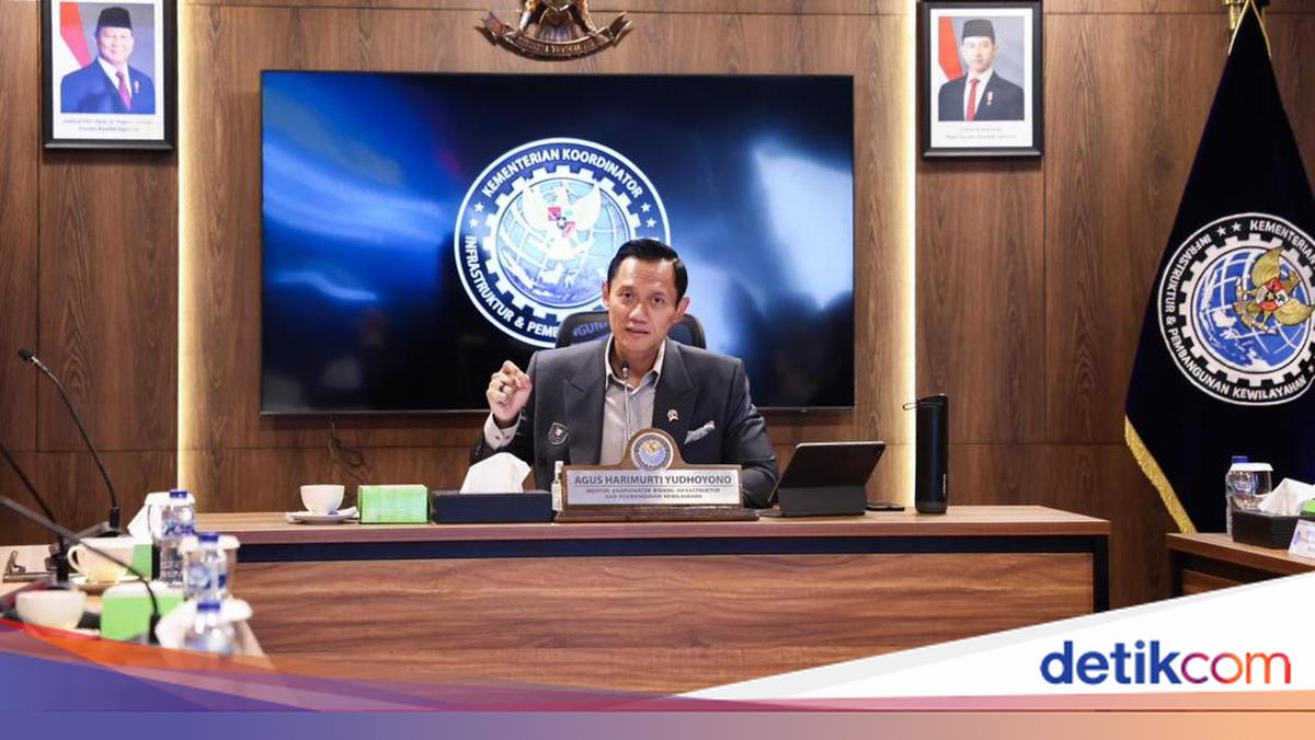 Receiving UGM Audience, AHY Emphasises Role of Universities in Development