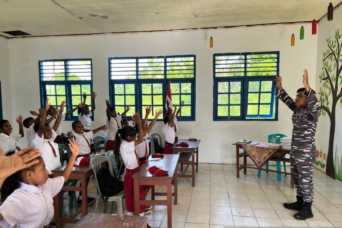 Navy Personnel Serve as Teachers to Revive Activities at Marfenfen Elementary School