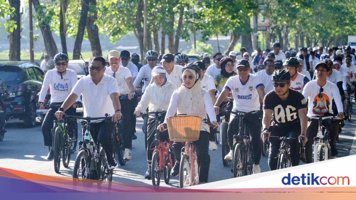 Gowa Regent Launches Cycling Movement to Promote Energy Savings, Civil Servants Set the Example