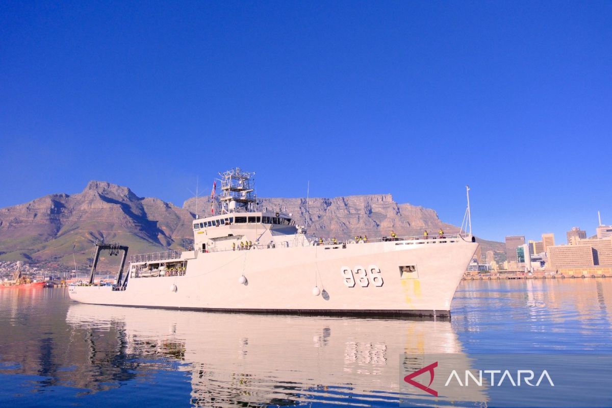 KRI Canopus-936 successfully crosses South Atlantic Ocean route