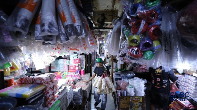 Plastic Prices in Indonesia Surge, Industry Minister Requests This Assistance from Industry