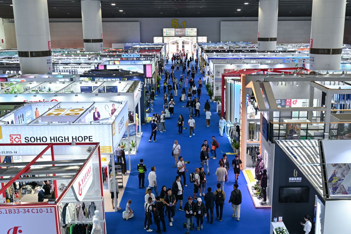 Canton Fair officially opens in Guangzhou, marking record number of participants