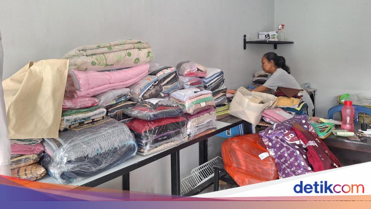 Laundry Entrepreneurs and Cilok Vendors Rack Their Brains to Counter High Plastic Prices