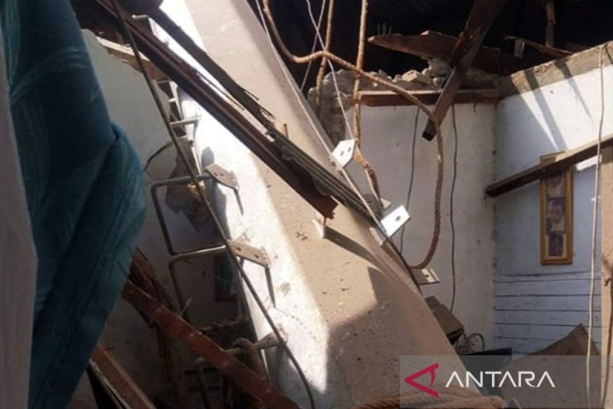 Telecommunications tower collapses in Kembangan, police await Puslabfor results