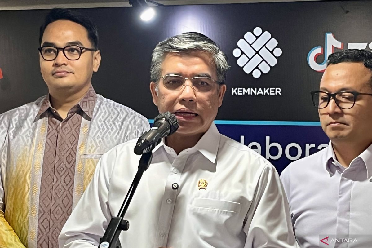 Labour Minister Prepares "Gift" for Workers Ahead of May Day 2026