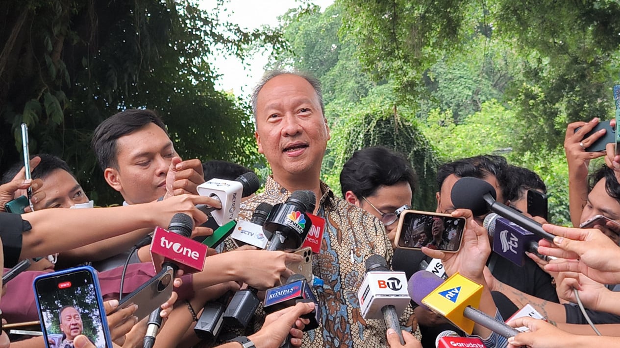 Industry Minister Pledges to Maintain Plastic Supply and Prices for Small and Medium Industries