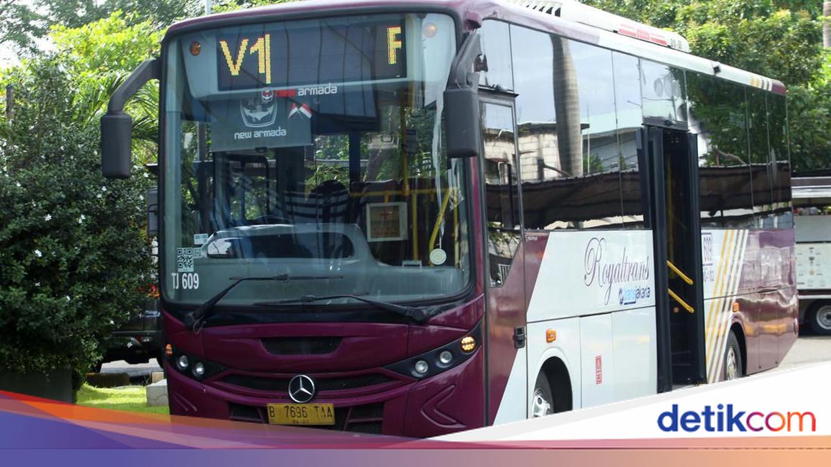Residents Complain About Royaltrans Booking System, TransJakarta Responds