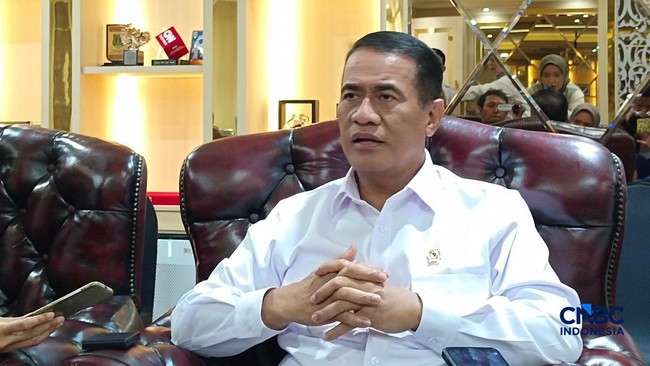 Agriculture Minister Amran Explains Government's Reasons for Regulating Food Prices