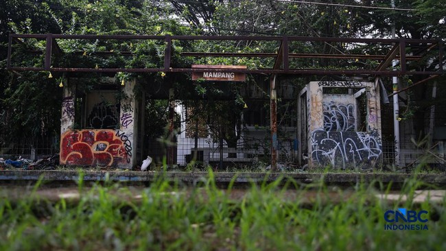 There Is a 'Ghost' Train Station in Jakarta, Don't Be Surprised by Its Appearance