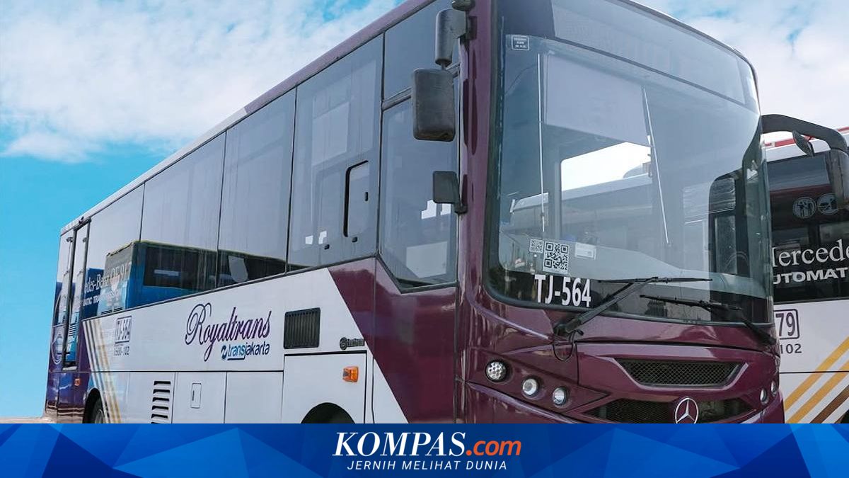 Residents Complain About Royaltrans Booking System, Passengers Queue Outside Despite Empty Buses