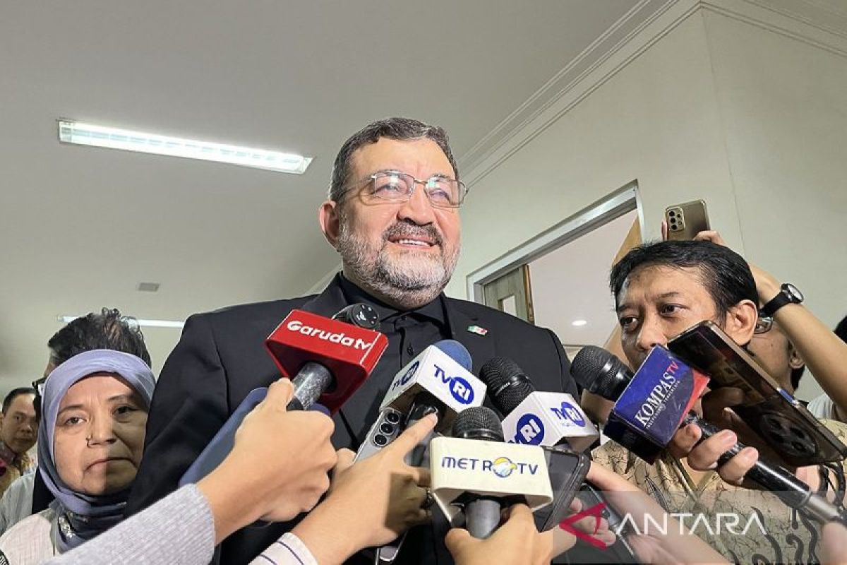 Iranian Embassy Thanks Indonesian People for Donations