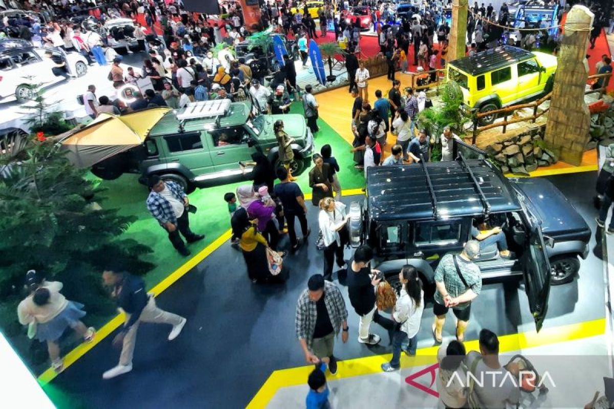 Transition Period from ICE to EV Prompts Japanese Car Dealers to Switch Logos